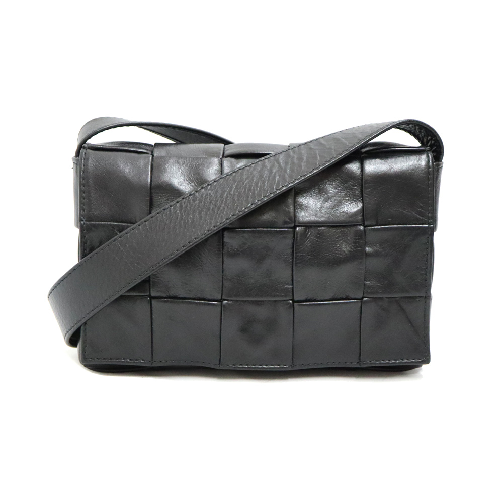 ボッテガ・ヴェネタの素材は「ラムスキン」か「カーフスキン」どちらが