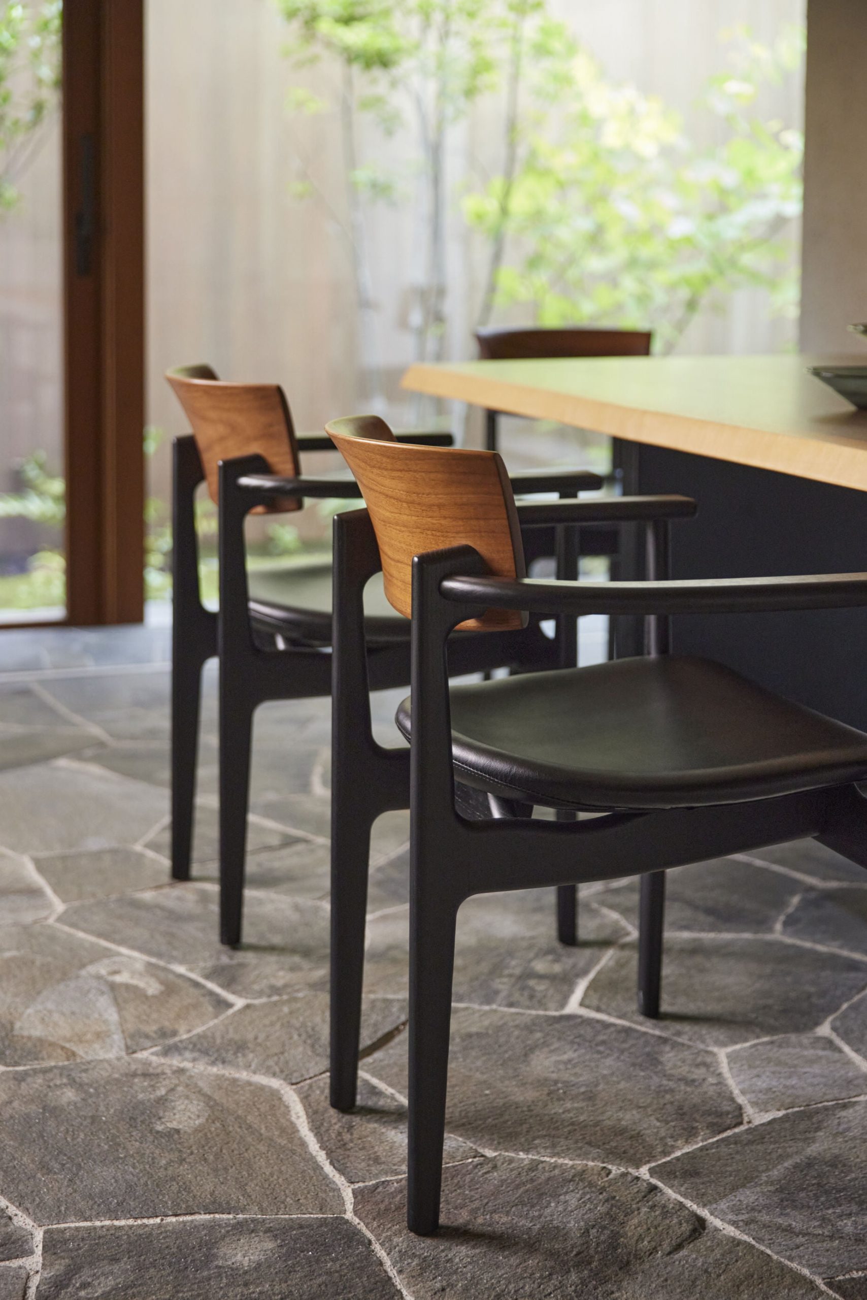 シックアームチェア - 国産無垢家具は飛騨高山発の家具メーカー KASHIWA