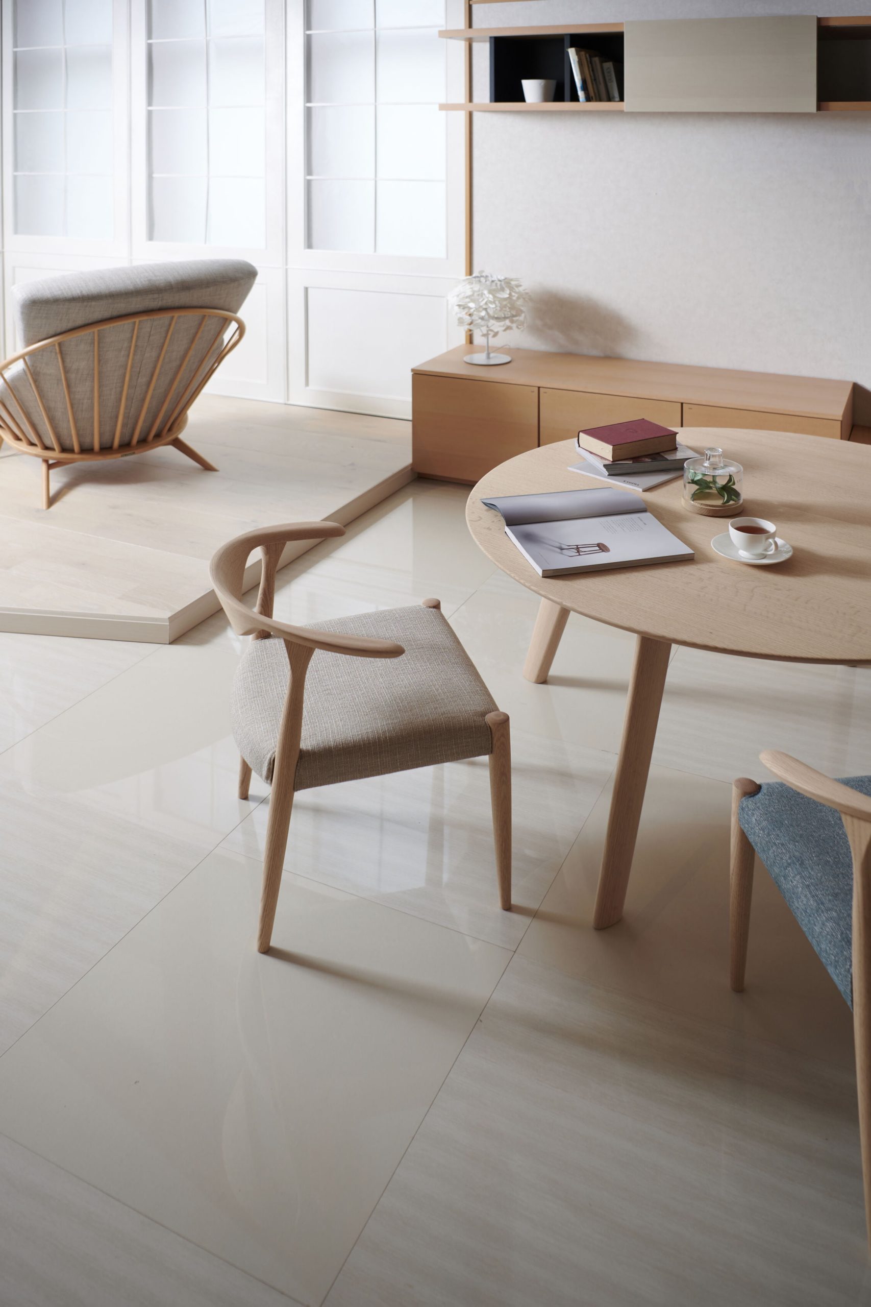 リットラウンドテーブル - 国産無垢家具は飛騨高山発の家具メーカー