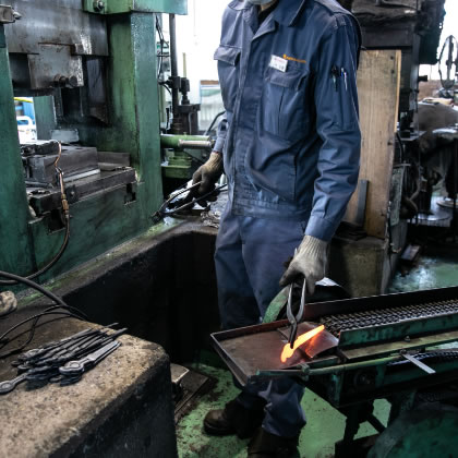 ダマスカス鋼の歴史と技術 - 理美容鋏「景雲 KEIUN」