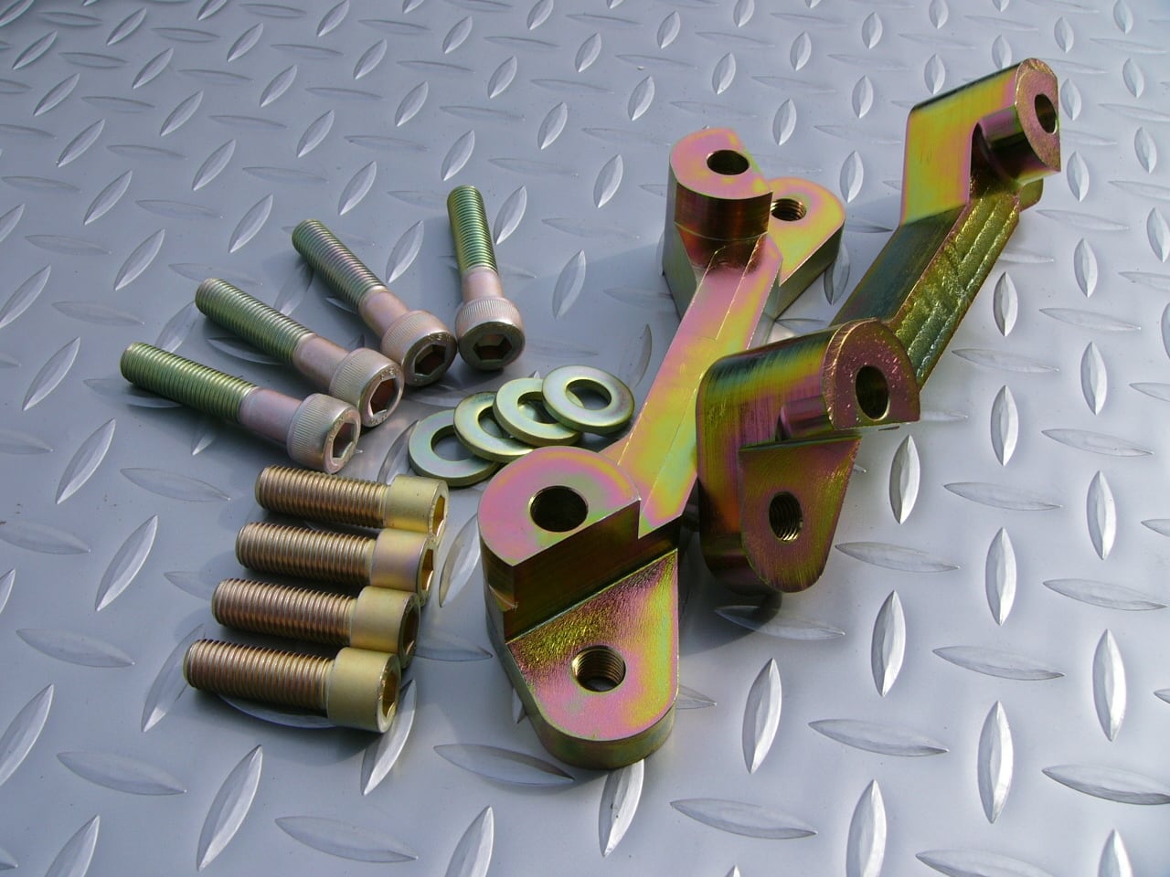 リア2POTキャリパーブラケット - KIT SERVICE スバルのお膝元、群馬県