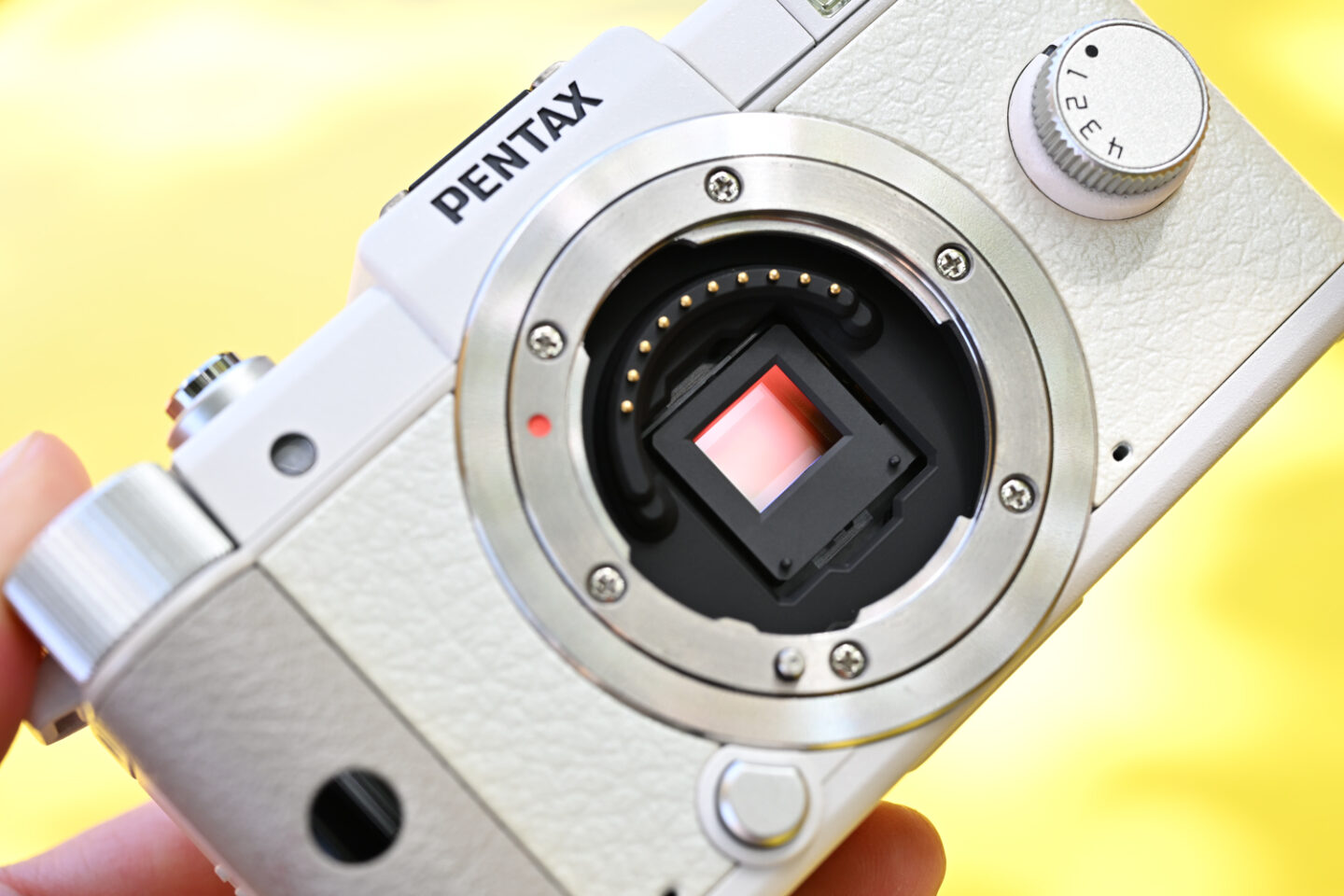 ペンタックスらしさ満載！手のひらサイズのナノ一眼「PENTAX Q」 | ShaSha