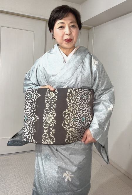 本場大島紬後染め訪問着ろうたたきブルーグレーに花（グレー八掛付き