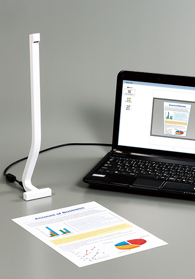 デスクにすっきり置ける、コンパクトなデザインのスタンドスキャナ