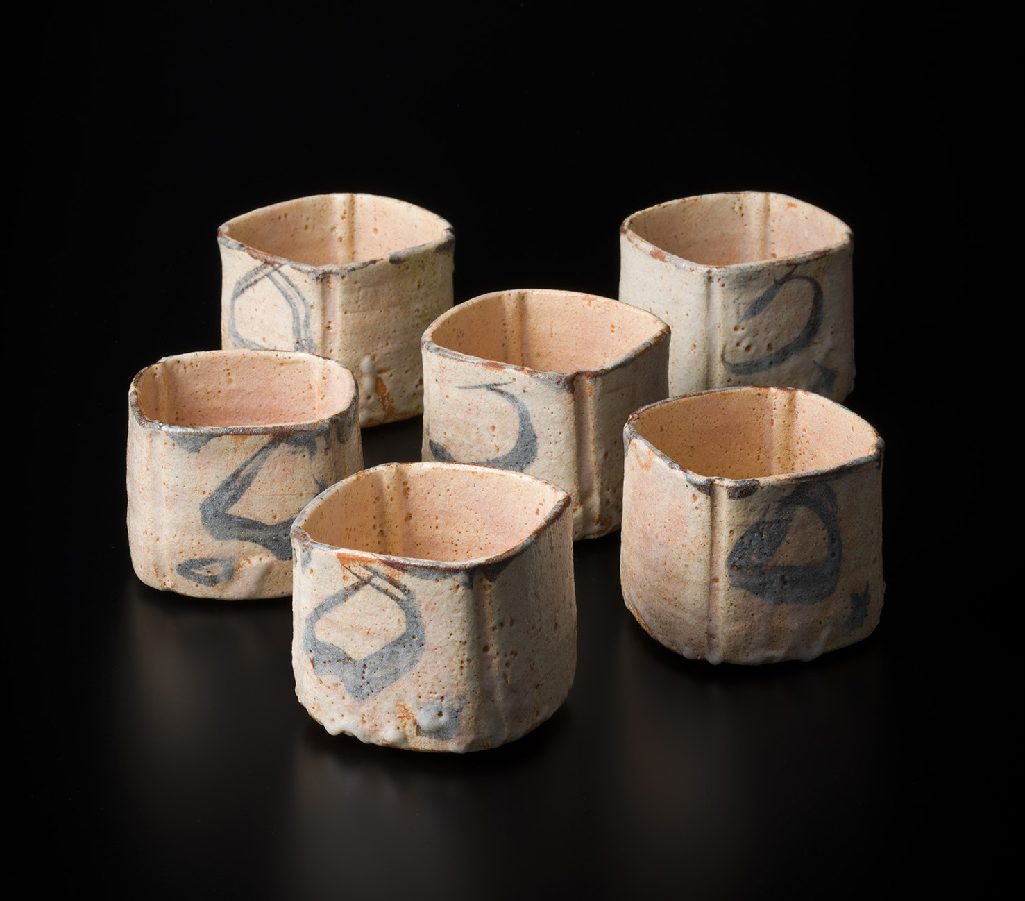 岡部嶺男 絵志野四方入筒向 | しぶや黒田陶苑