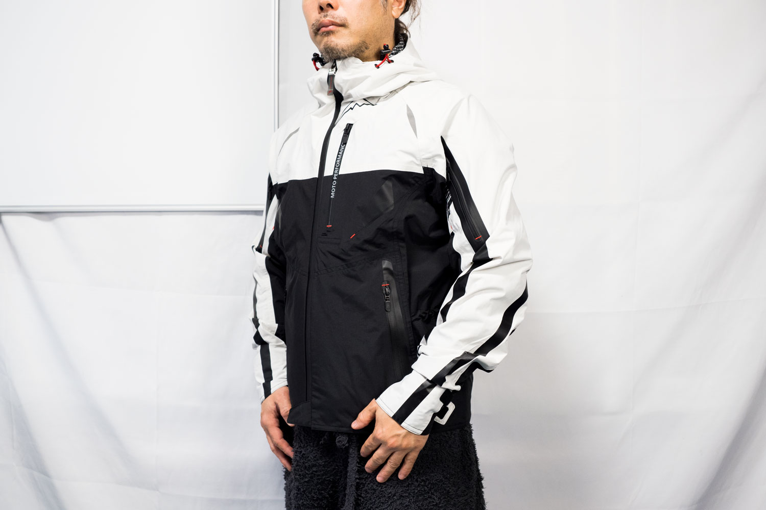 クシタニ クラリティージャケットホワイトジャケット フード付き K