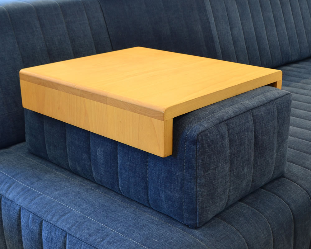 ラグやローソファーの上で使えるちょうどいいサイズのテーブル 「mii