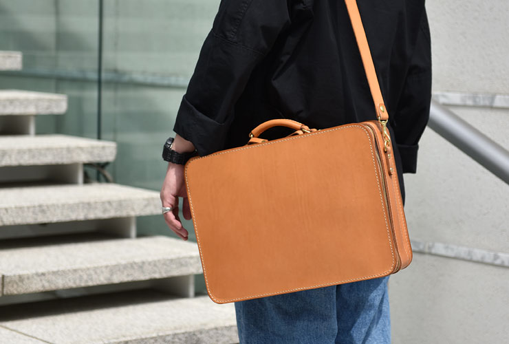 革好きの為に作る一枚革仕上げの箱型鞄・2wayビジネスバッグ / 革鞄の