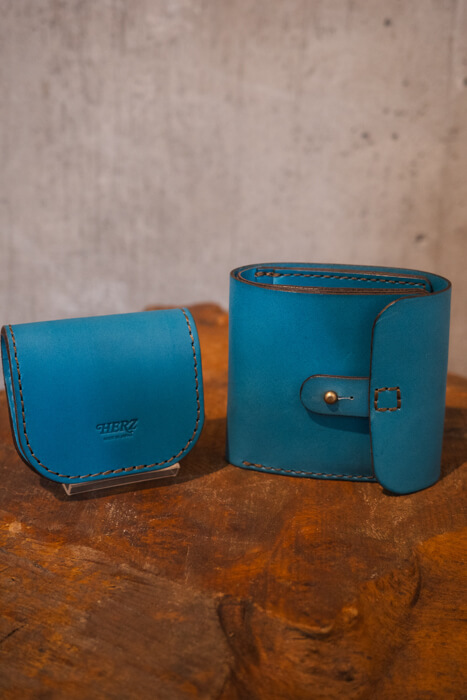 札幌店セルリアンブルー第2弾｜革鞄・革小物のHERZ公式通販