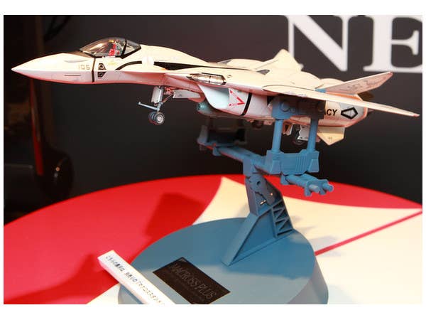 VF-11B Thunderbolt Macross Plus | HLJ.com