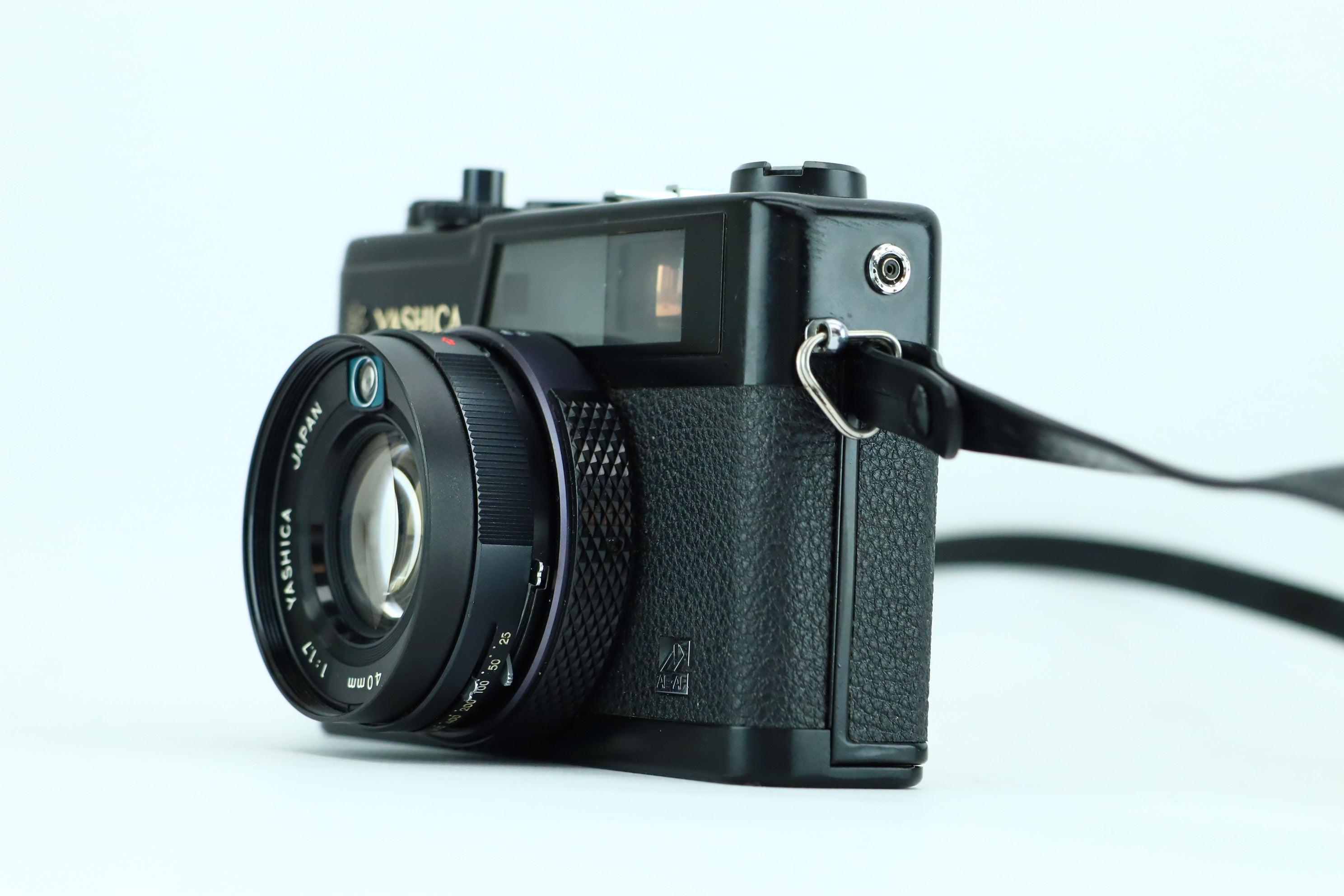 Yashica Electro 35 GX with Color-Yashinon DX 40mm 1:1.7 – Hard to