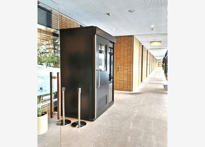 喫煙室/喫煙ブース 納入事例|業務用脱臭装置、活性炭脱臭、除菌液噴霧