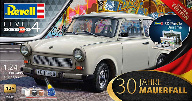 カーモデル トラバント 601S ベルリンの壁崩壊30周年記念 Revell (レベル)
