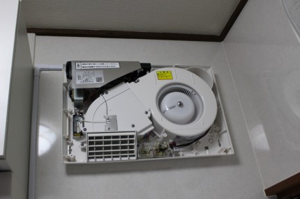 大阪府豊中市 寒い洗面所に洗面所暖房機を設置しました。 – 吹田市