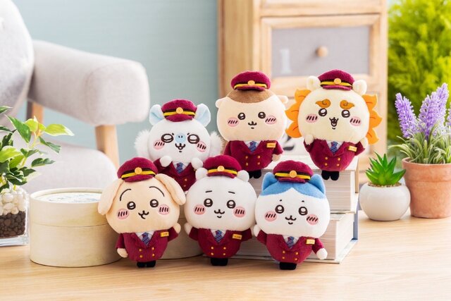 大人気「ちいかわ」の新商品が発売！阪急電車な恰好のぬいぐるみや
