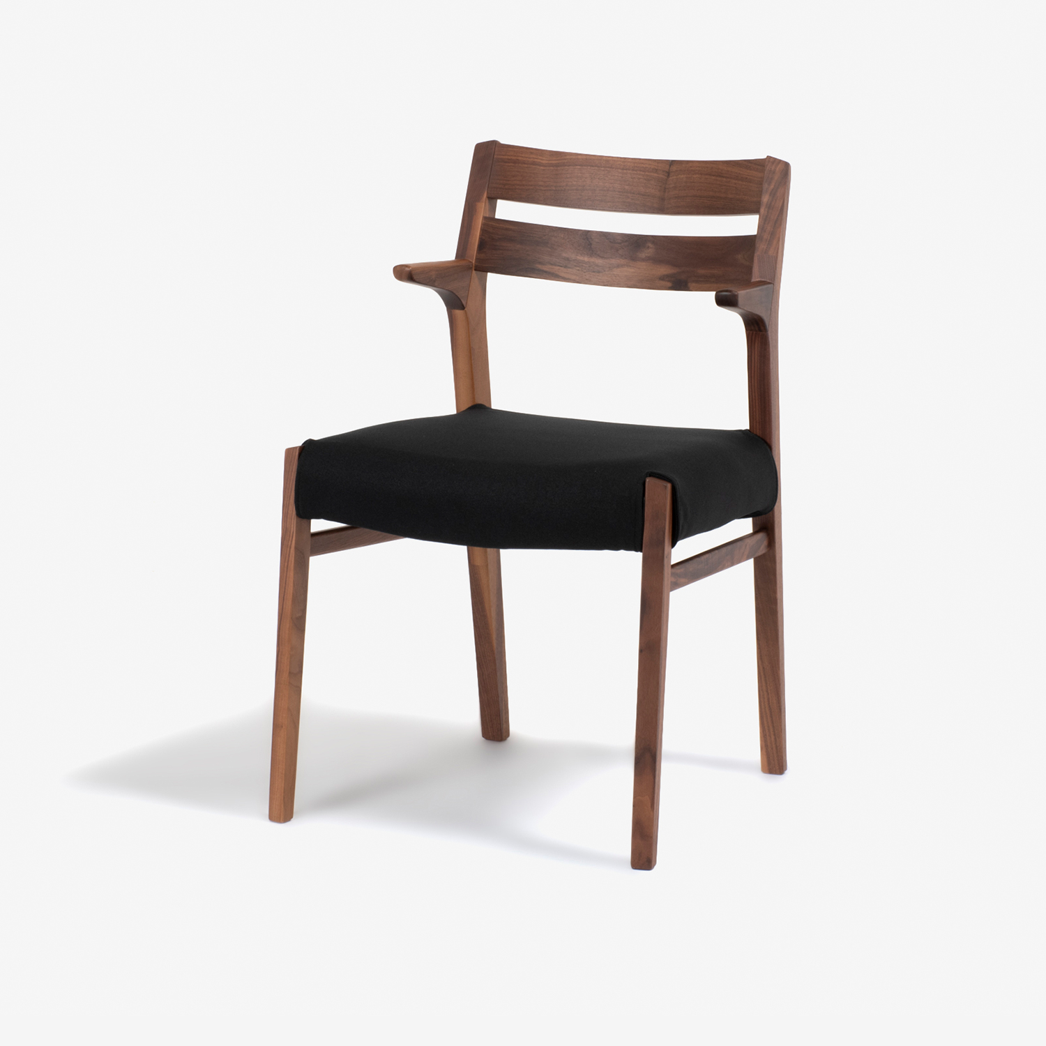 ダイニングチェア（半肘付き）「シネマ」ウォールナット材/PVC