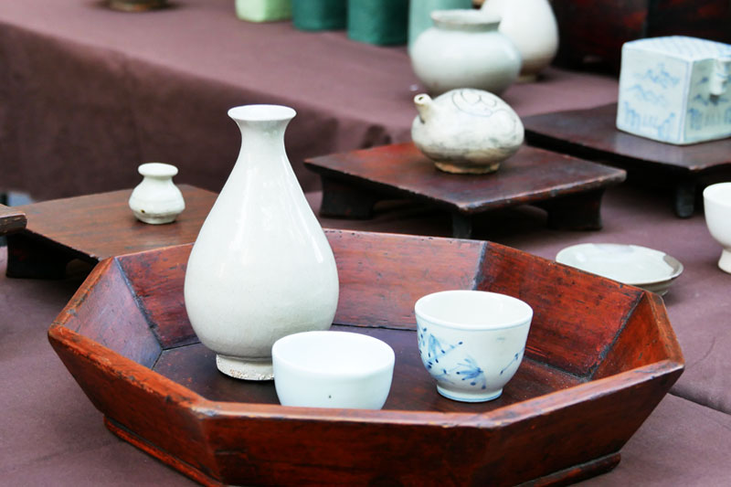 骨董市で、今年の家飲みを楽しくする酒器を見つけよう！ | イエノミ