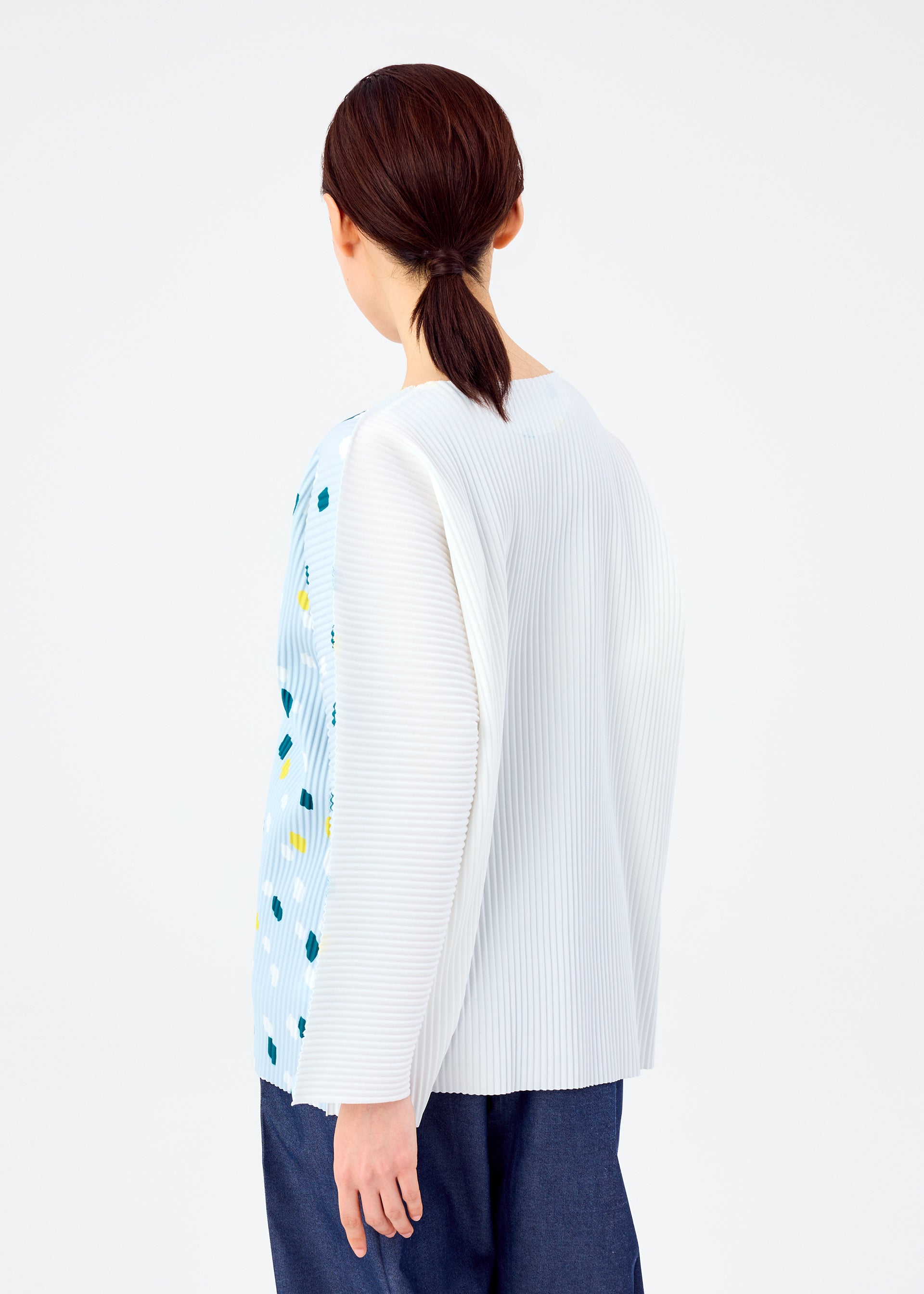 TIME DOTS FINE KNIT PLEATS T – isseymiyake.com