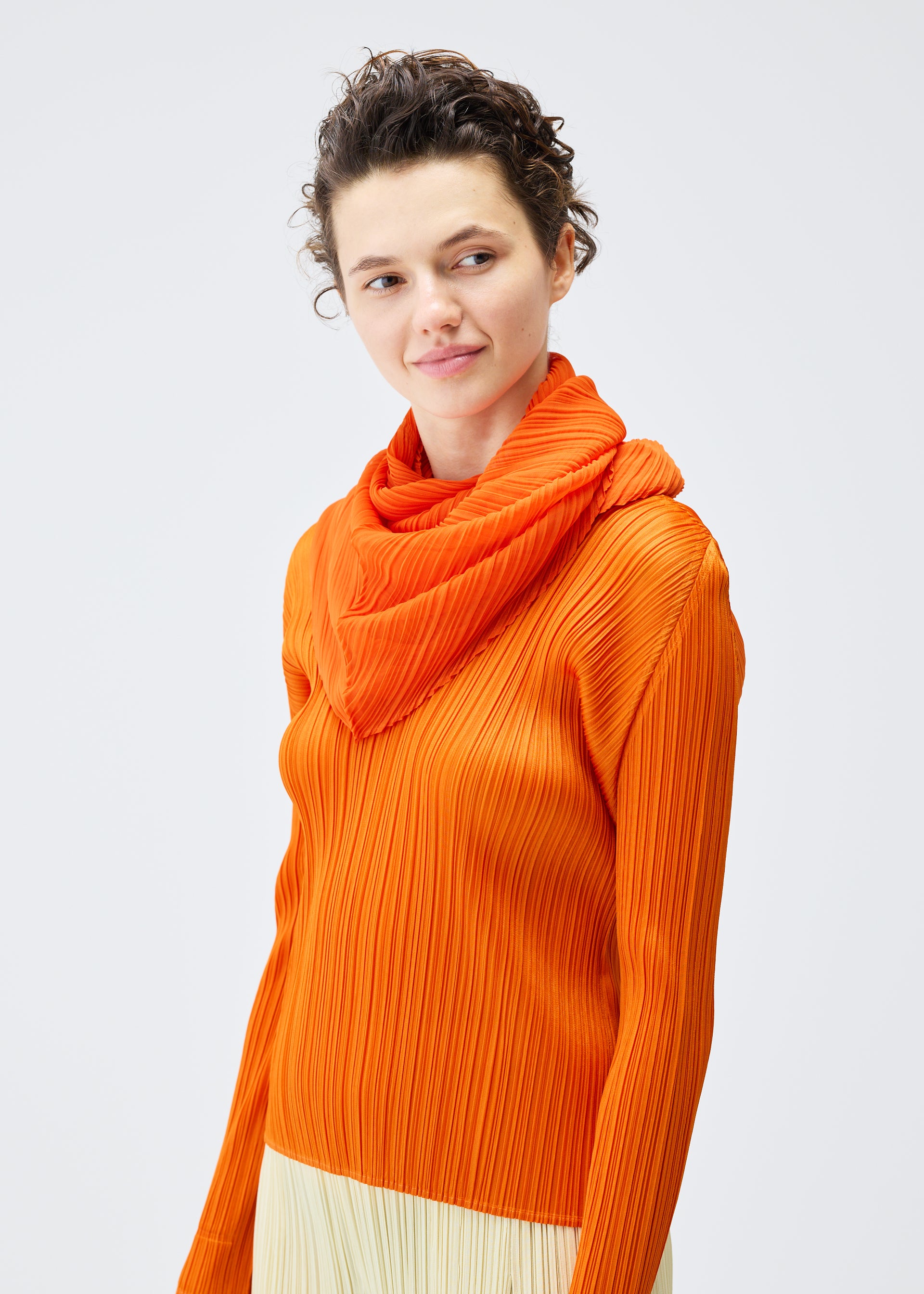O SCARF DECEMBER – isseymiyake.com
