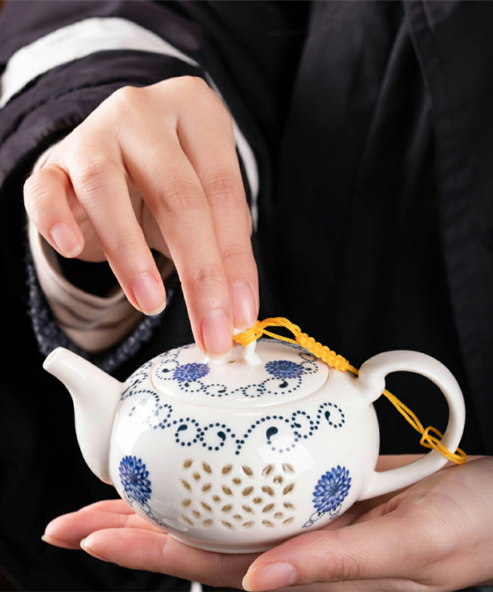 IwaiLoft 透かし模様で茶の色が見える玲瓏磁器 玲瓏磁 白磁 玲瓏 急須