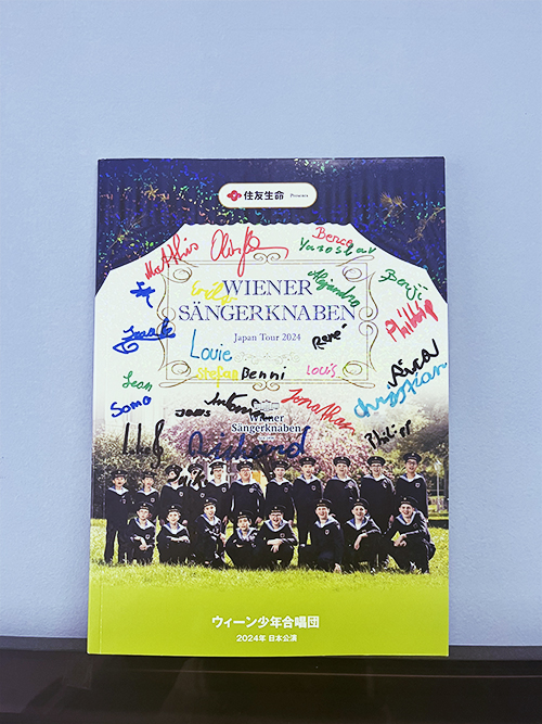 ウィーン少年合唱団(シューベルト組)＆カペルマイスターのサイン入り