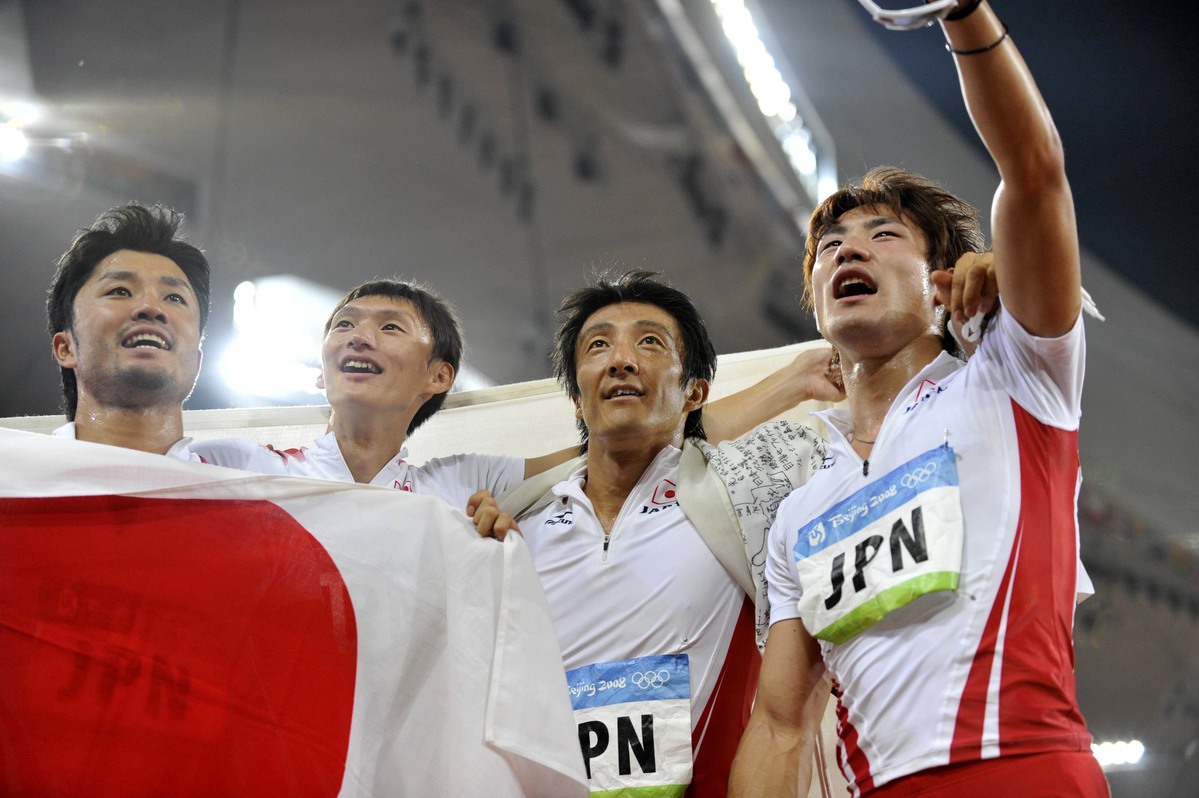 北京オリンピック4×100mリレー銀メダルセレモニー】朝原宣治、末續