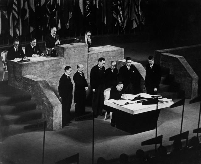 サンフランシスコ平和条約の調印 米国サンフランシス…：吉田茂元首相