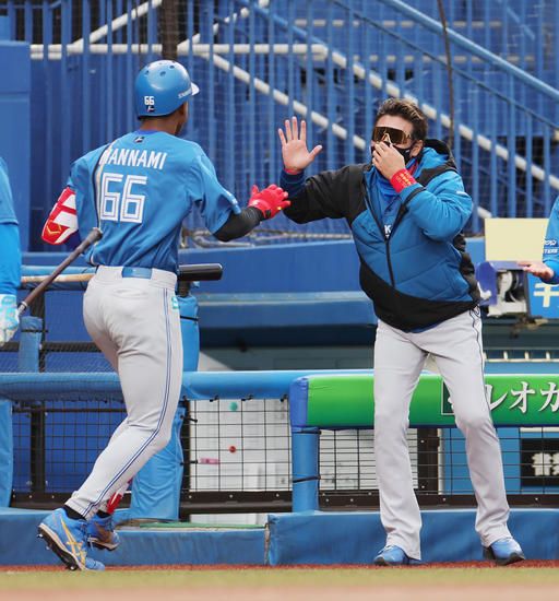 ロッテ戦の延長10回、決勝ソロ本塁打…：「ビッグボス」 新庄剛志氏