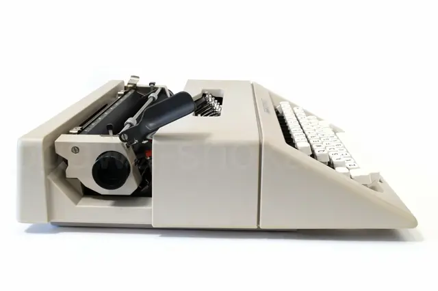 olivetti Lettera25 中古タイプライター｜タイプライター専門店の尾河商会