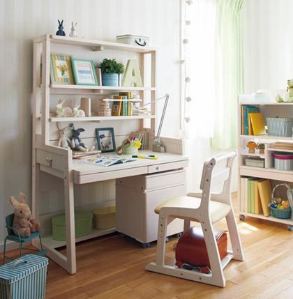 ニュースリリース | オカムラ2018年シーズン向けスタディデスクを発売