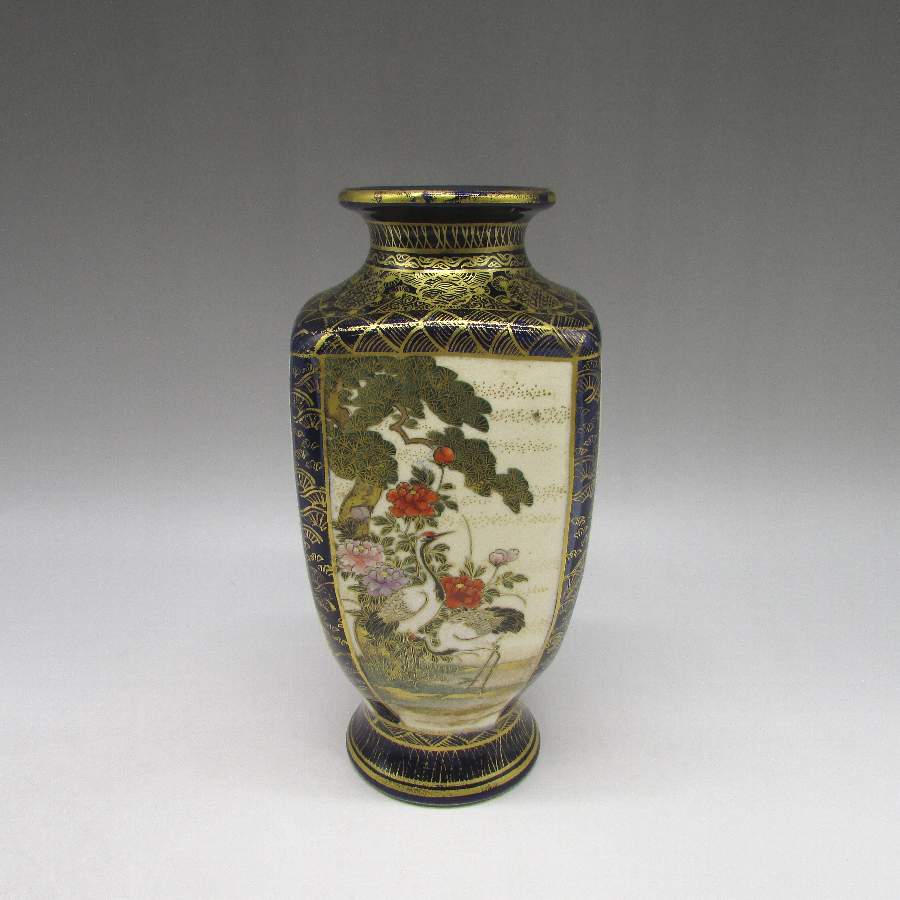 1345 薩摩焼 四耳付花瓶 草花と御所車図柄 金彩 時代物 骨董 1345