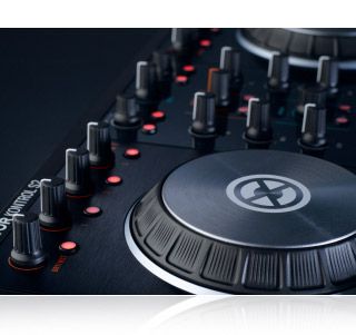 NATIVE INSTRUMENTS TRAKTOR KONTROL S2 MK2の紹介です。