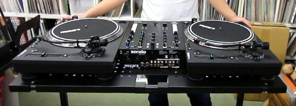爆売れ中！DJ用テーブルの新定番！折りたたみ可能なDJテーブル