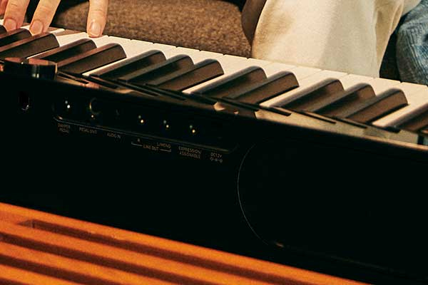 CASIOの高品質88鍵盤電子ピアノPrivia PX-S3100BKをご紹介いたします。