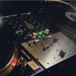 innoFader、USBインターフェイス搭載のデジタル2chバトルDJミキサー