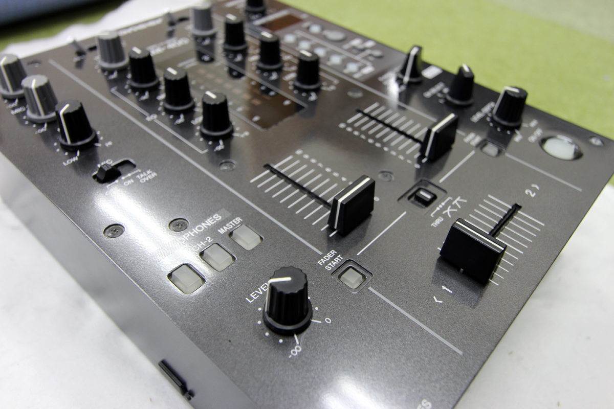 中古品のPioneerDJミキサー、DJM-400のご紹介です。