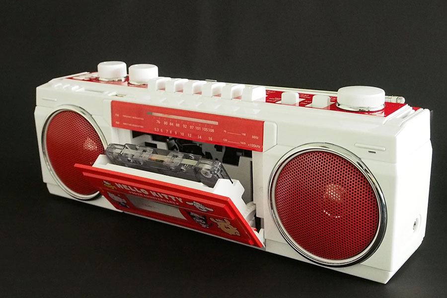 キティデザインの昭和レトロなラジカセ、Z世代からも需要増 | Lmaga.jp