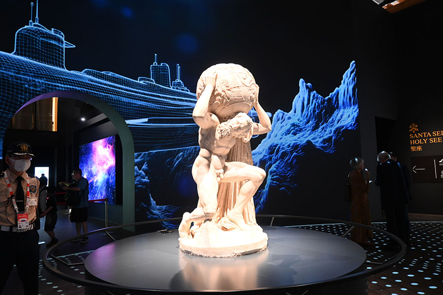 万博イタリア館にまた追加、フェラーリの展示にSNS驚き | Lmaga.jp