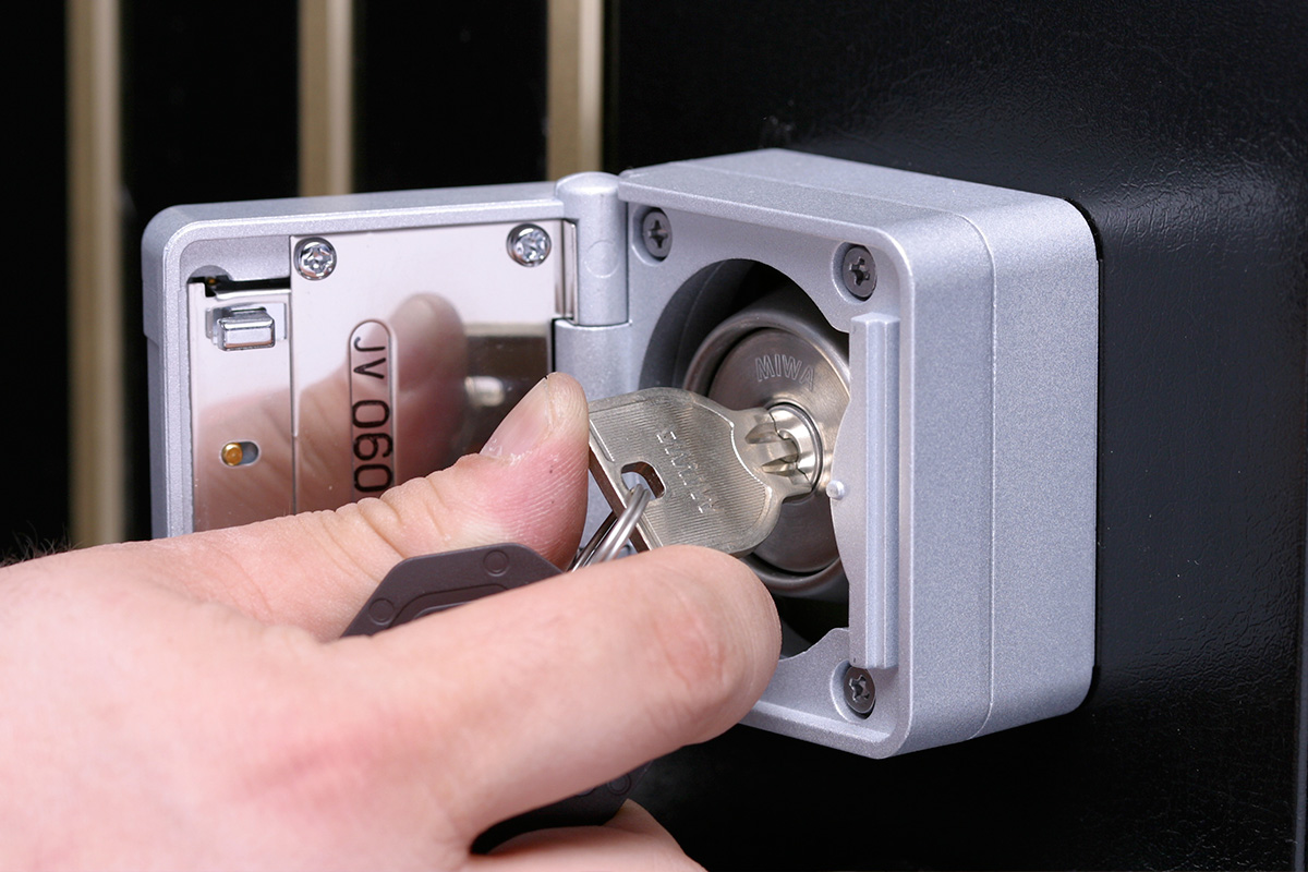 ロックツーロック（シルバー） | DEFENSEシリーズ | 株式会社日本