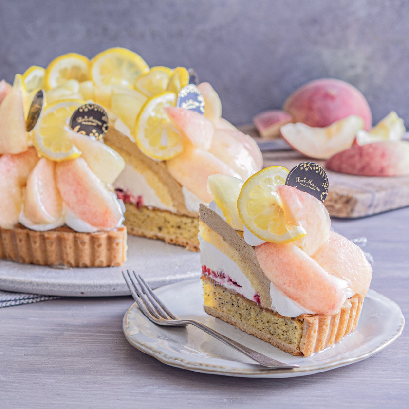 季節のタルト】白桃と瀬戸内レモンティークリームのタルト｜フルーツ