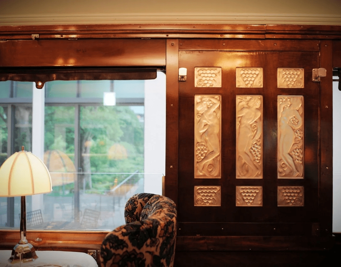 ホーム - LALIQUE MUSEUM