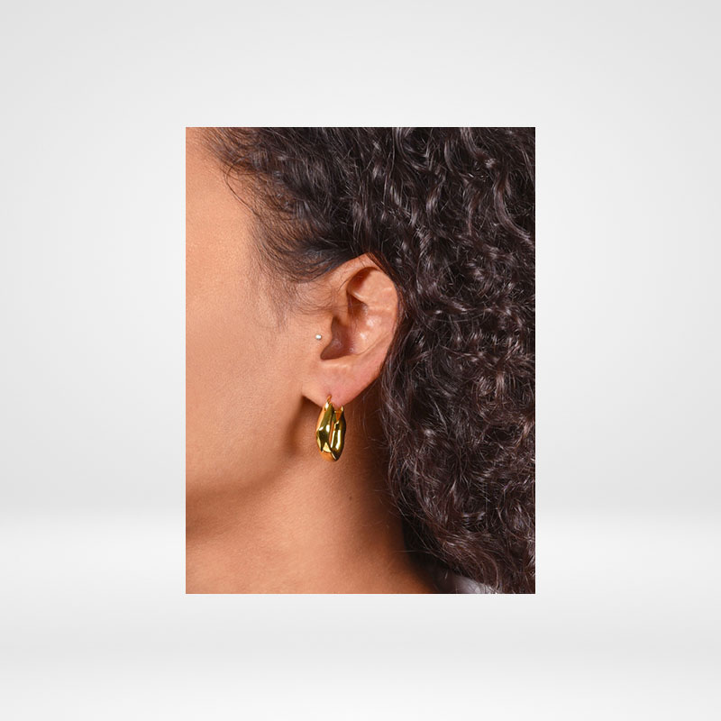 セリーヌ ピアス CELINE Metallic Swirl HOOPS EARRINGS メタル フープ