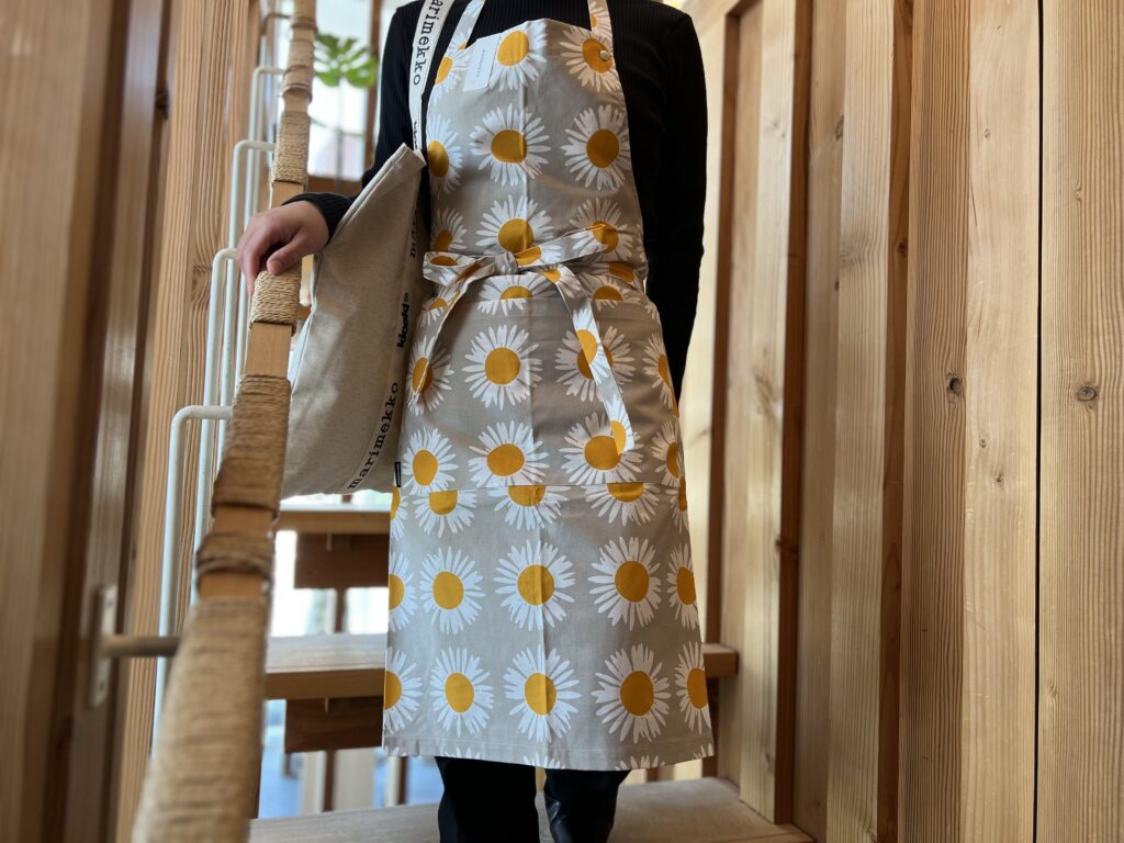 新品 marimekko マリメッコ エプロン パーリナ マリメッコ エプロン