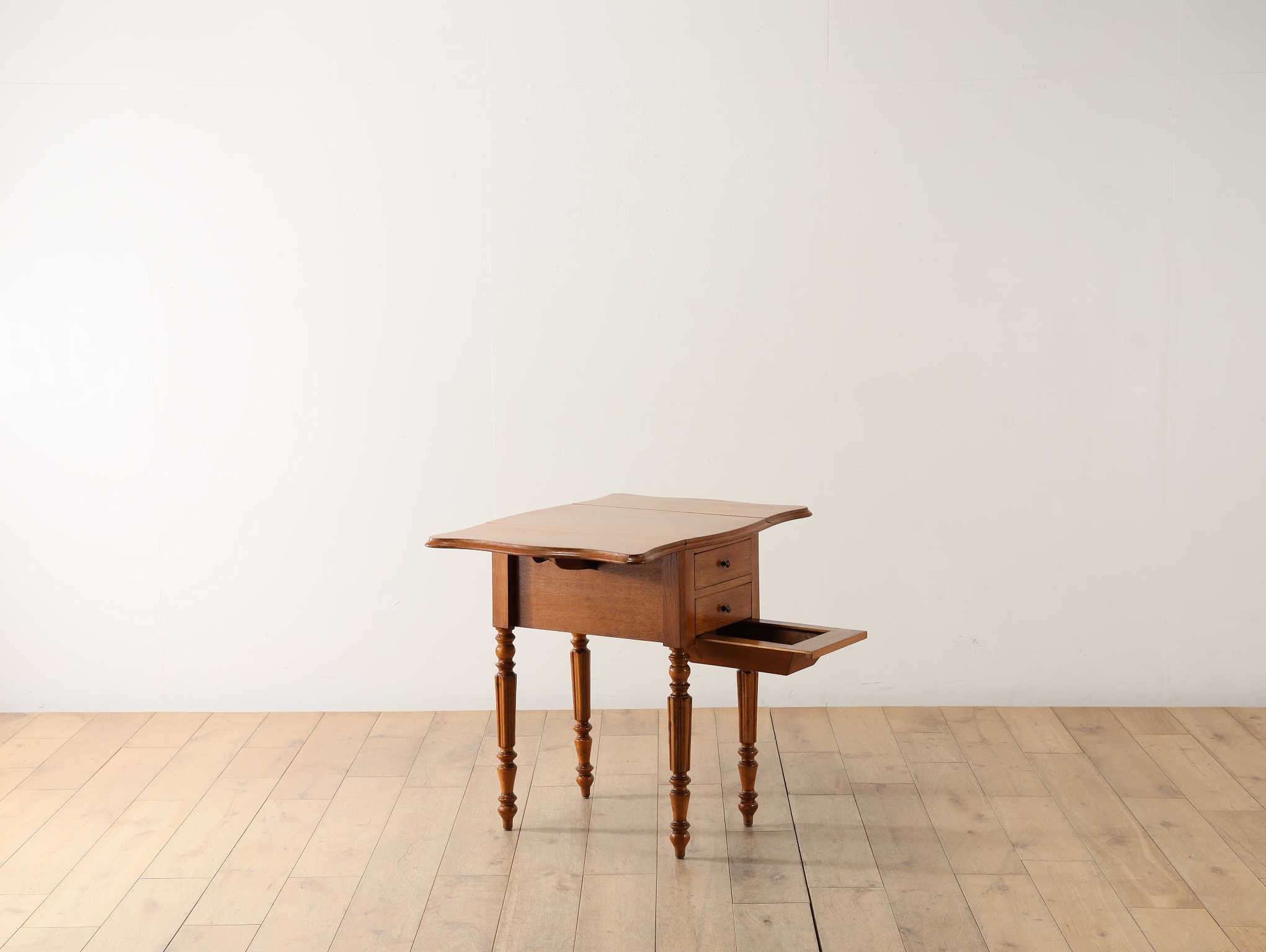 ドロップリーフテーブル | ロイズ・アンティークス | ヨーロッパの