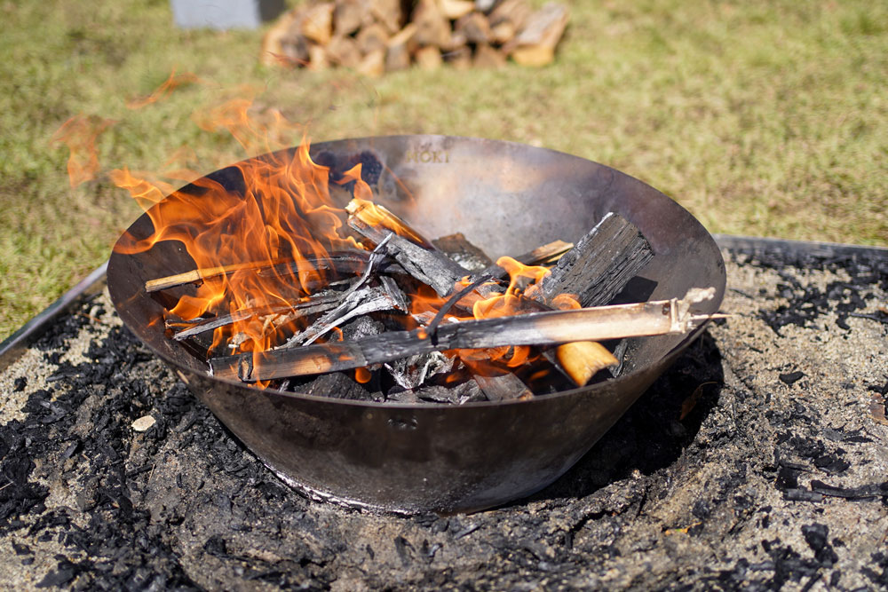 竹や剪定枝が簡単に炭に！無煙炭化器の使用方法 – モキ製作所