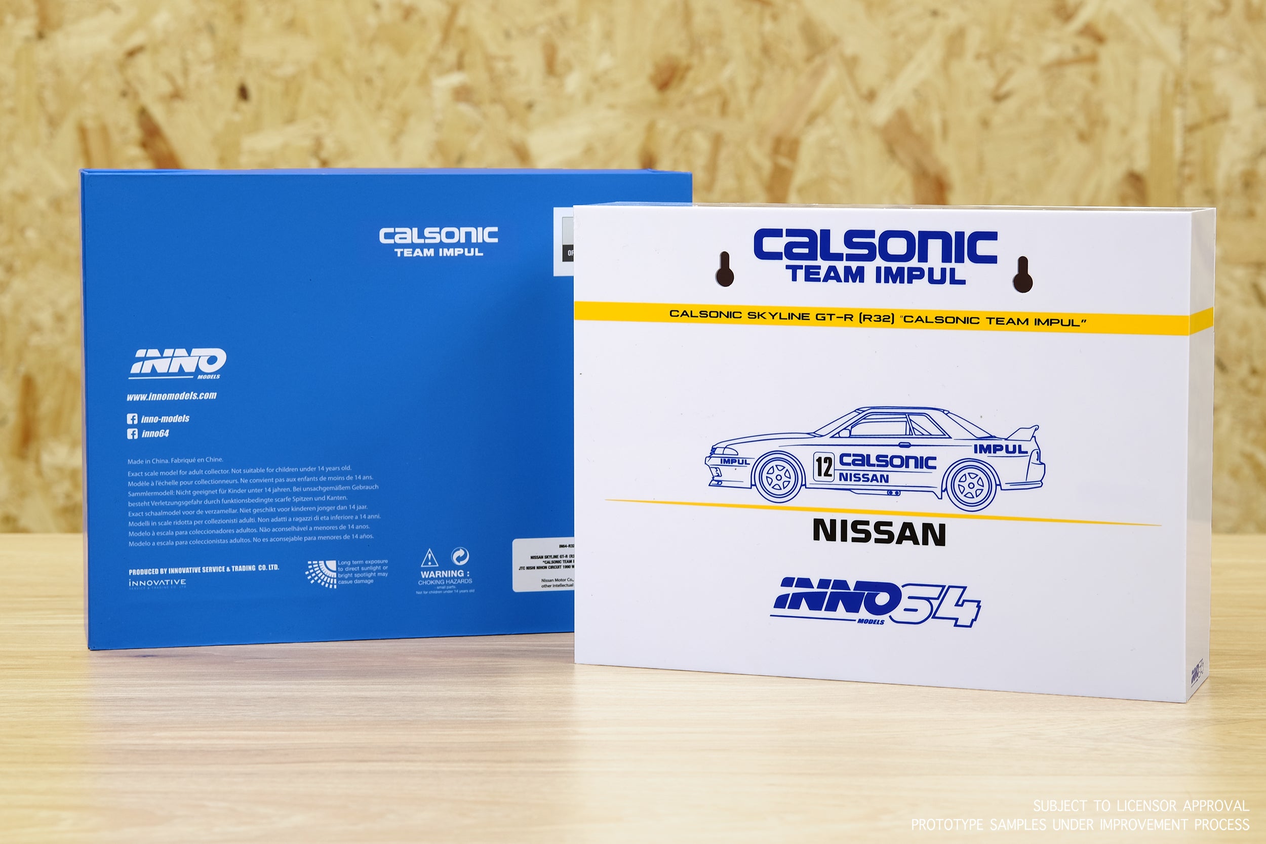 INNO Models 1:64 Nissan Skyline GT-R R32 Calsonic Box Set (1990