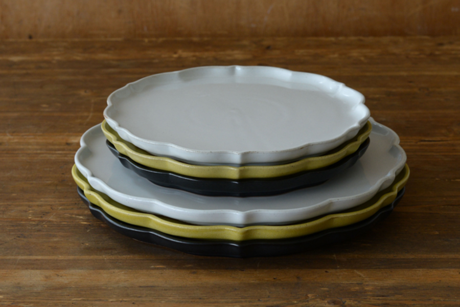 レコメンド :: 植物モチーフの器 :: 風花(かざはな) 250プレート