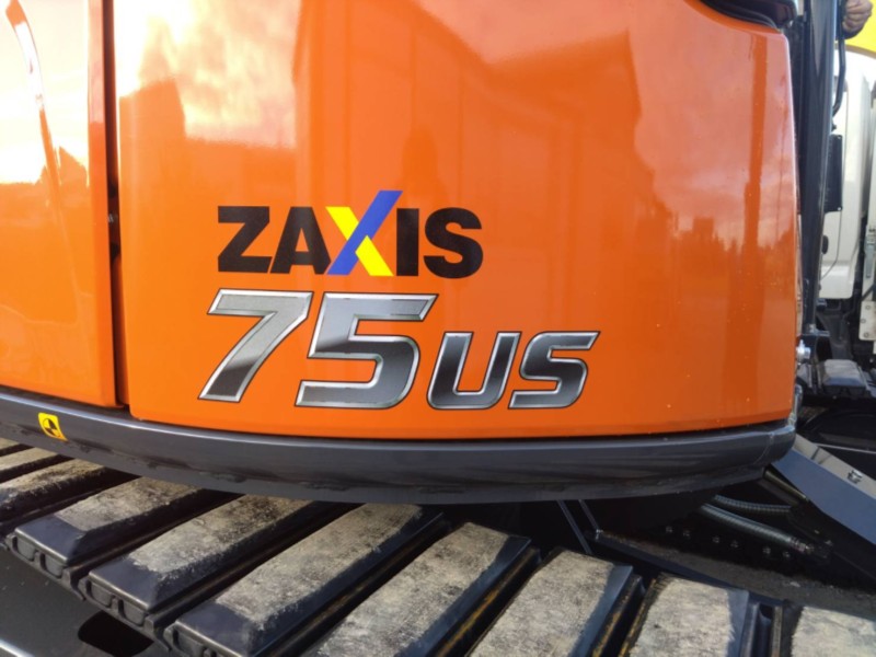 日立油圧ショベル 「ZX75US-7」 新車納車させていただきました