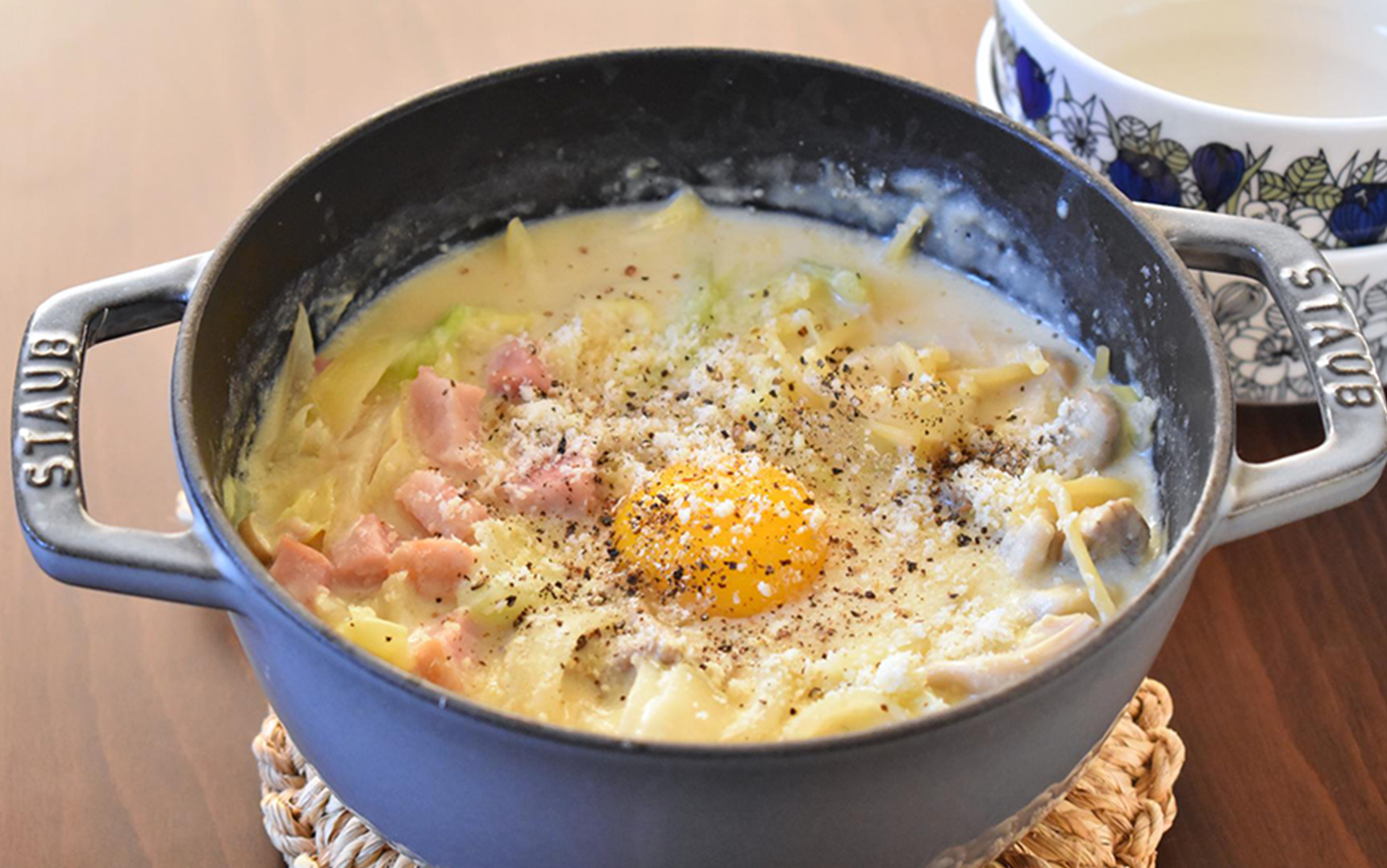 濃厚なのにヘルシー！「豆乳カルボナーラ鍋」のレシピ｜レシピ