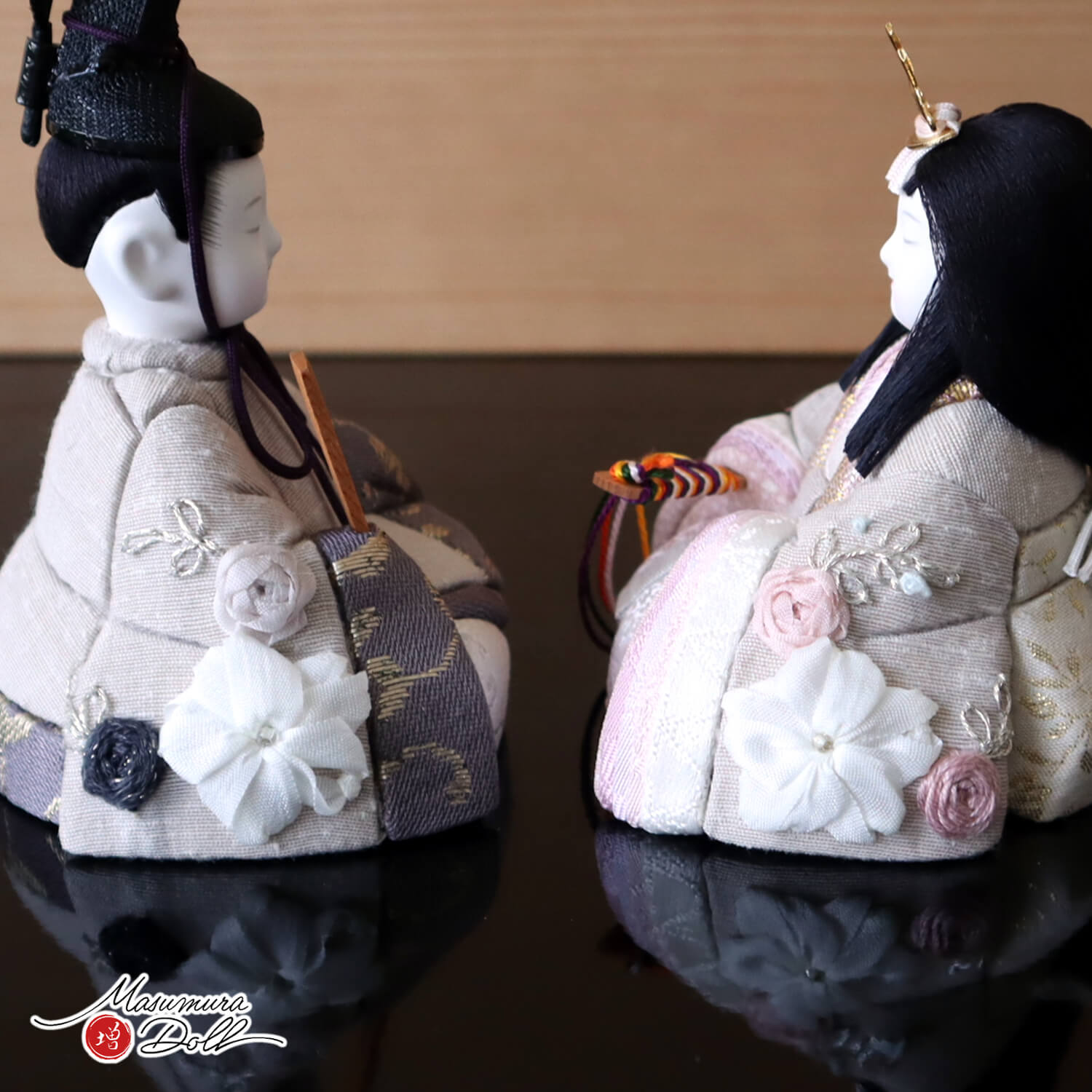 三世・金林真多呂作 正絹 本手刺繍 彩華雛 伝統的工芸品 国産杉製月飾